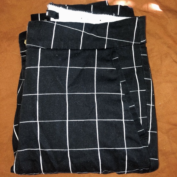 Cropped Pant - Picture 2 of 3